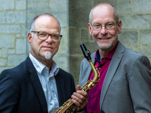 Zwei Männer mit Saxophon