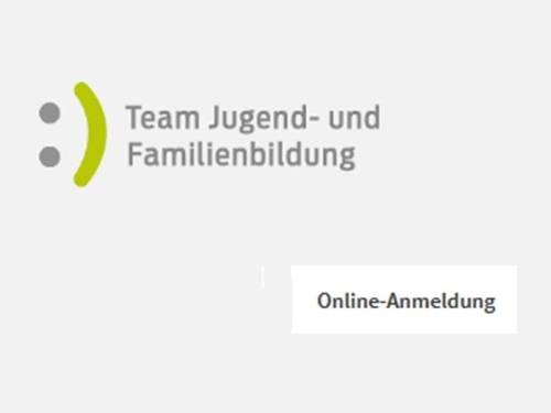 Schriftzug "Team Jugend- und Familienbildung" mit Punkten und einem Strich. Drunter steht das Wort "Online-Anmeldung"